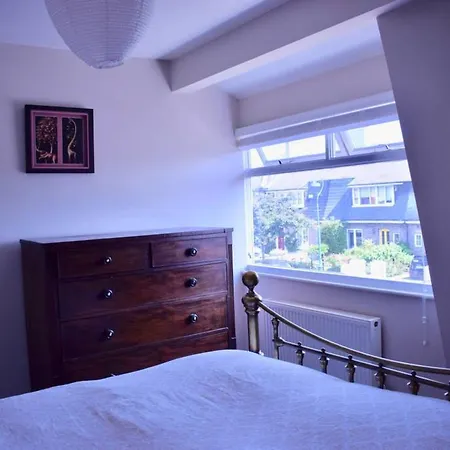 Apartment Traditional 3 Bedroom *