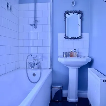 Traditional 3 Bedroom Apartment