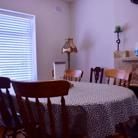 Apartment Traditional 3 Bedroom *
